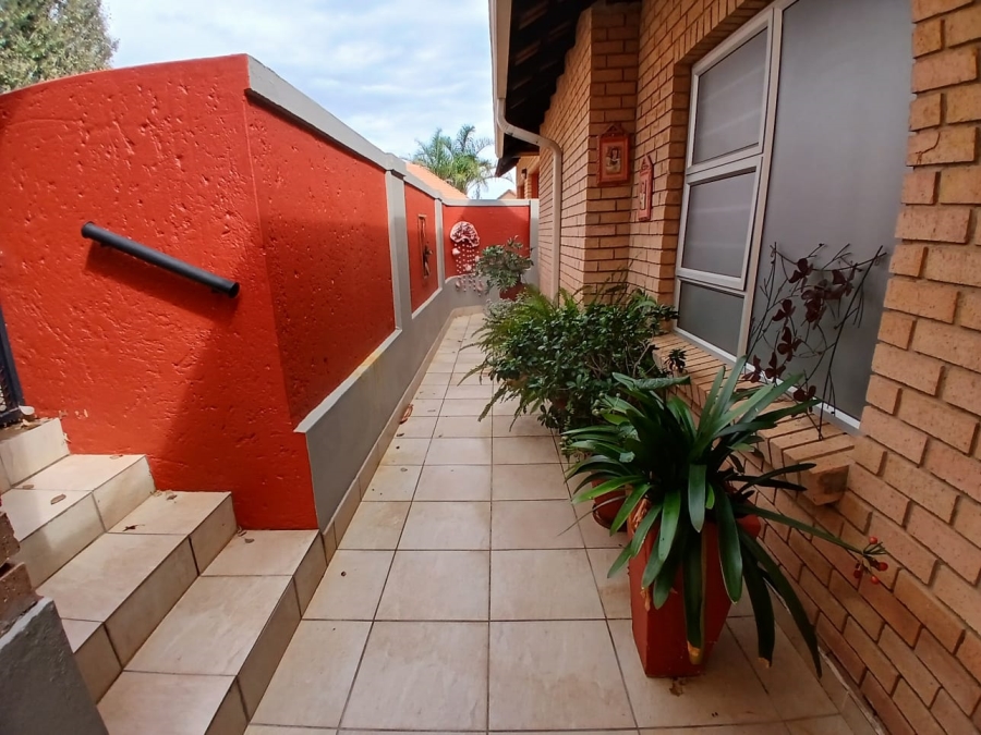To Let 3 Bedroom Property for Rent in Pentagon Park Free State